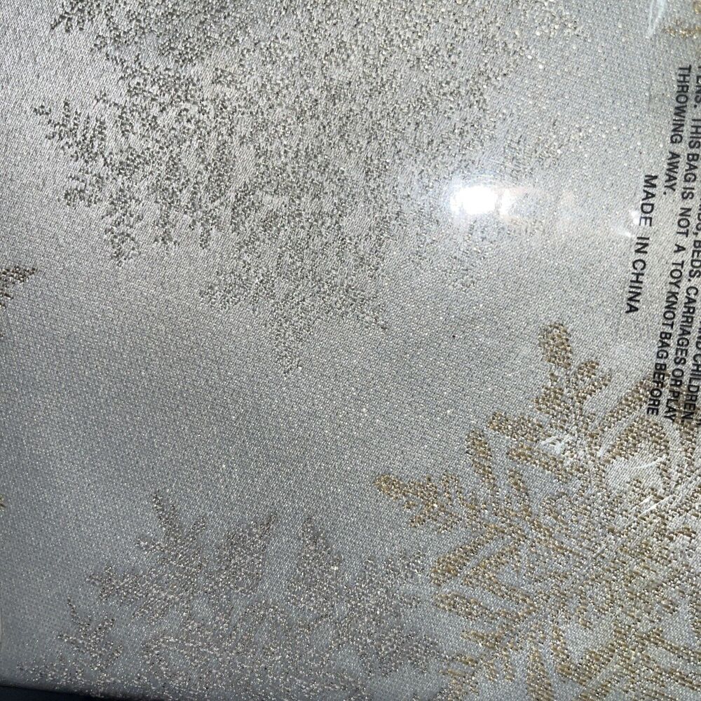 NEW North Pole Trading Co. Tablecloth Snowflake Damask 70 in Round Gold Silver - Picture 3 of 4